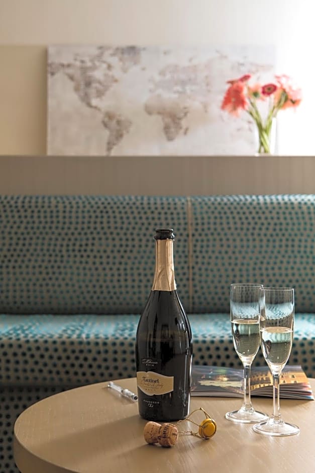 Smart Hotel Holiday