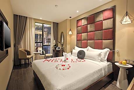 Deluxe Double or Twin Room with City View
