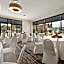 Holiday Inn and Suites Charleston West By IHG