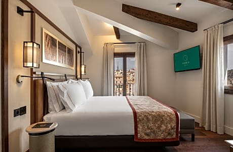 Premium double room with Alcazar Views