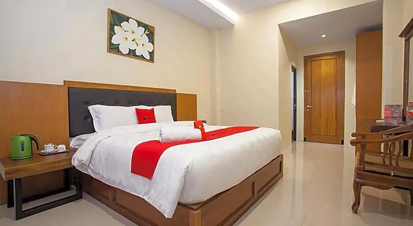 RedDoorz Premium @ Jalan Cengkeh Malang