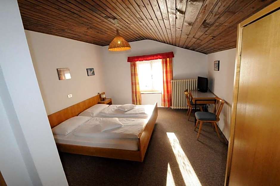 Photo 1 of 2 of Double Room