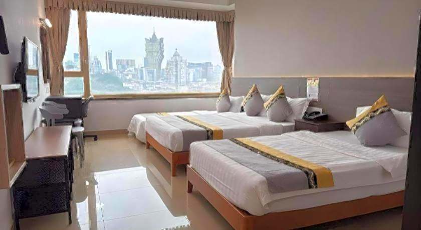 Grand Harbour Hotel