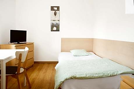 Single Room with Shared Bathroom