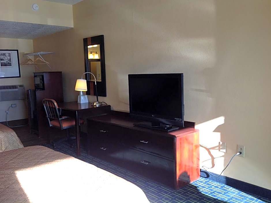 DIAMOND INN & SUITES