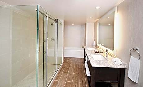 Premium Queen Suite with Two Queen Beds - Non-Smoking