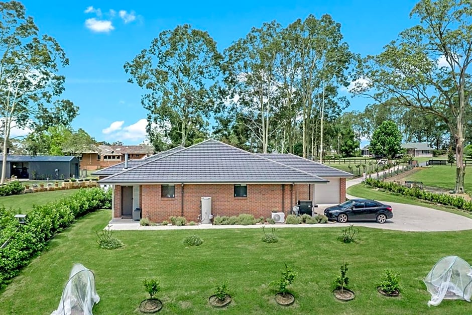 Mala Retreat Chardonnay Studio Immaculate and Comfortable