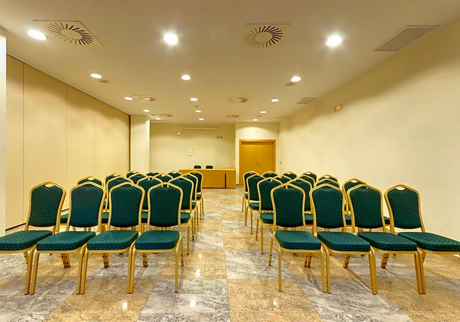 Ramada by Wyndham Valencia Almussafes