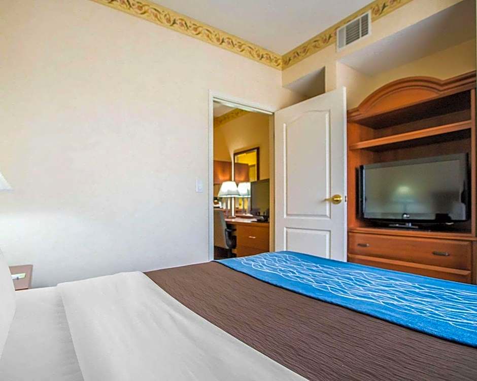 Quality Inn & Suites Dixon Near I-88