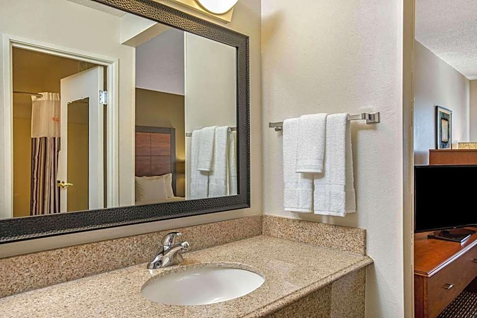La Quinta Inn & Suites by Wyndham Little Rock North - Mccain Mall