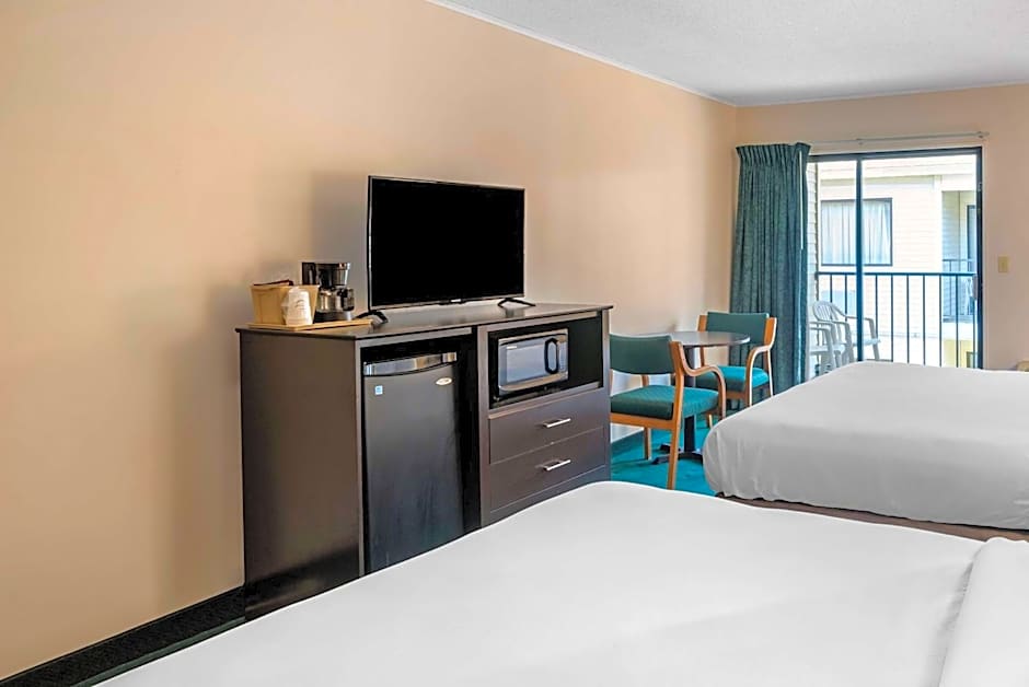 Rodeway Inn & Suites - Rehoboth Beach