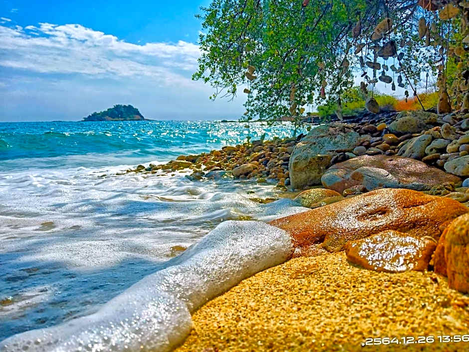 Runa Group House Samed 