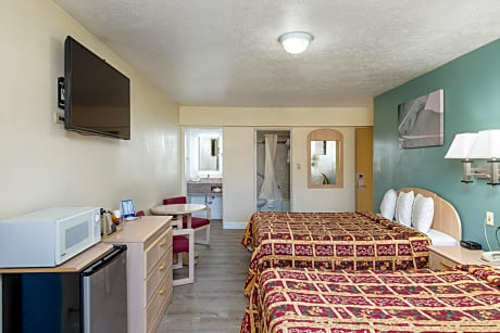 Queen Room with Two Queen Beds - Non-Smoking