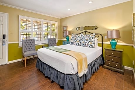 Room 1 Queen Bed (Trellis Court Building)