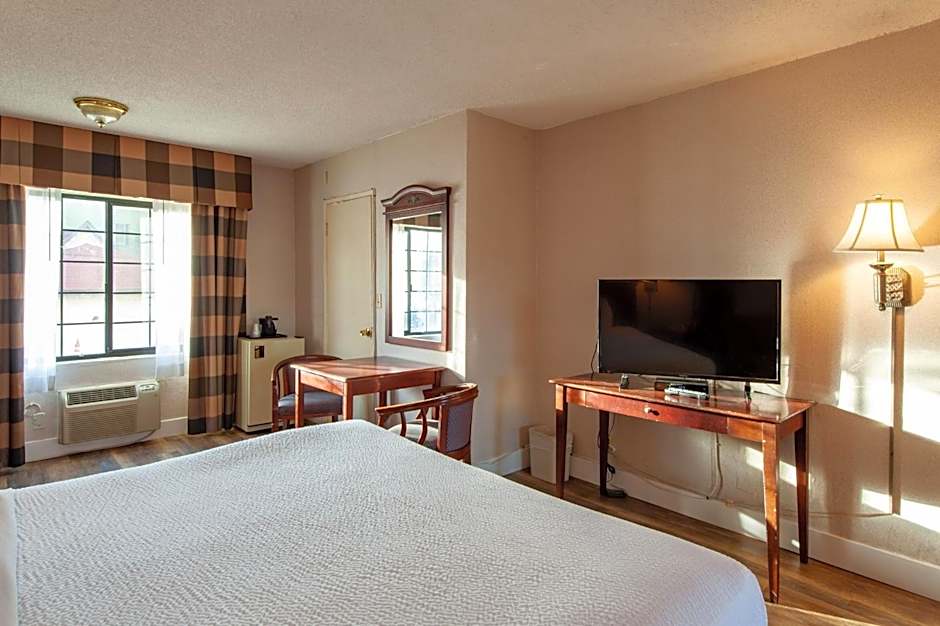 Studio City Court Yard Hotel