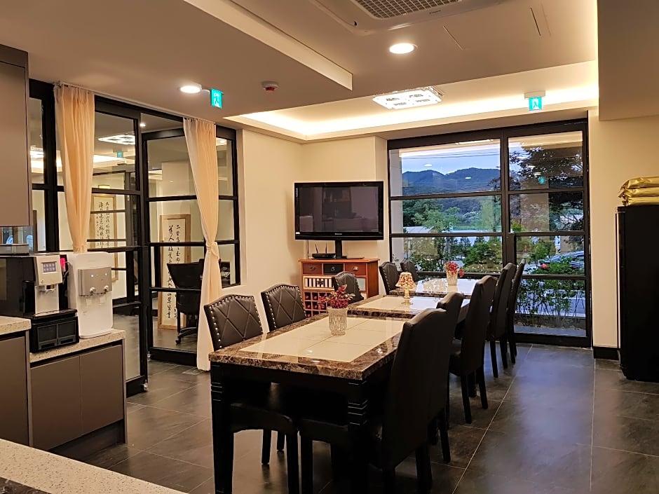 Namyangju Bukhangang Dolcecasa Hotel