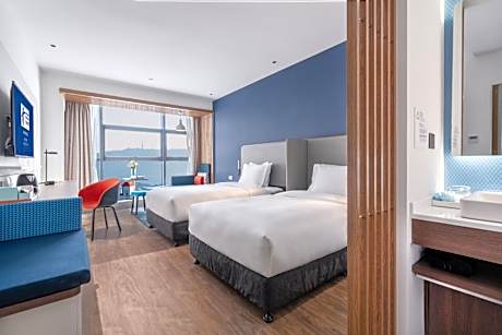 Standard Twin Room with City View