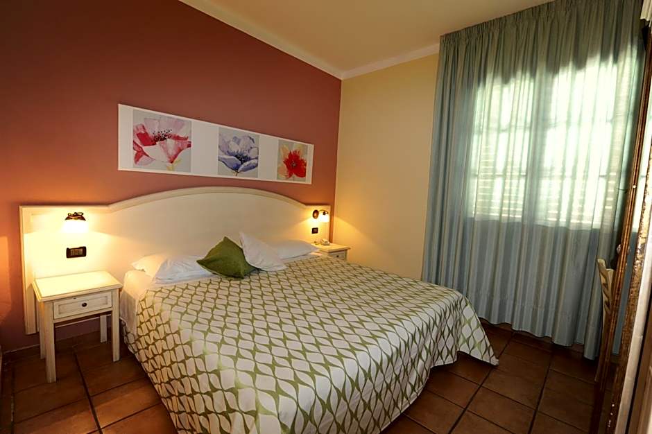 Photo 1 of 3 of Deluxe 1 Double Bed or 2 Beds, Jetted Tub