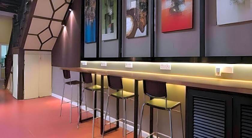 iStay Hotel