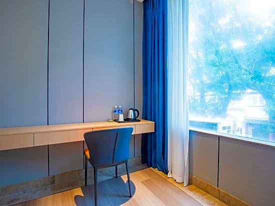 Pai Hotel Zhuhai Xinxiangzhou China Resources Vanguard Minzhu Railway Station – Zhuhai, IA