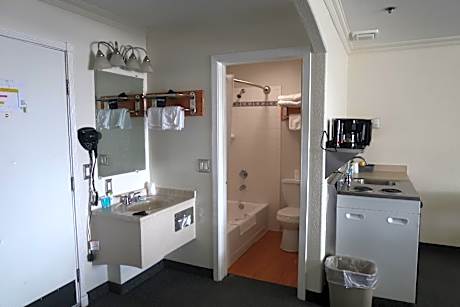 Queen Room with Two Queen Beds with Kitchenette
