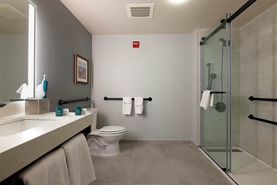 DoubleTree By Hilton Hotel Savannah Airport