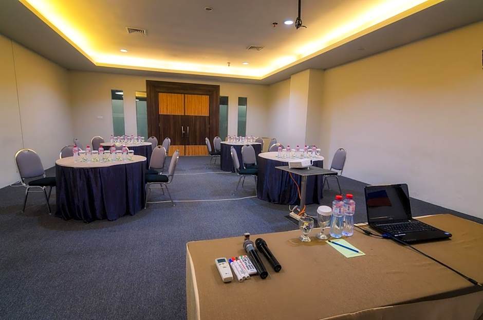 The Square Surabaya Hotel