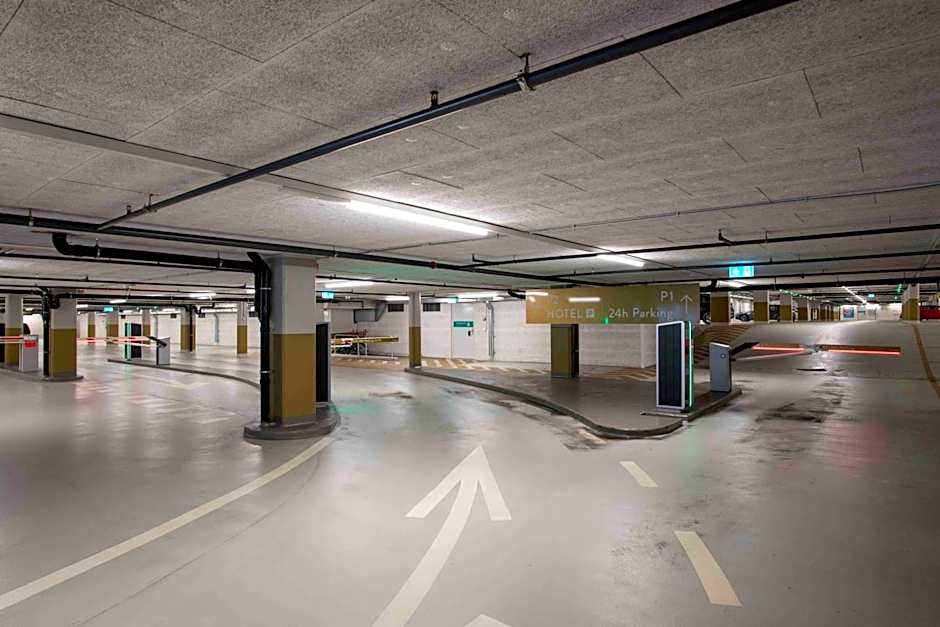 HOTEL illuster - Urban & Local