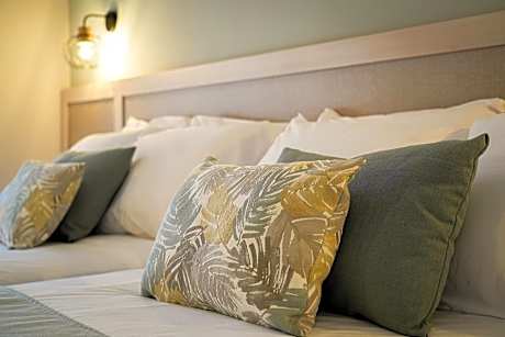 Double Room with Extra Bed (2 Adults + 1 Child)