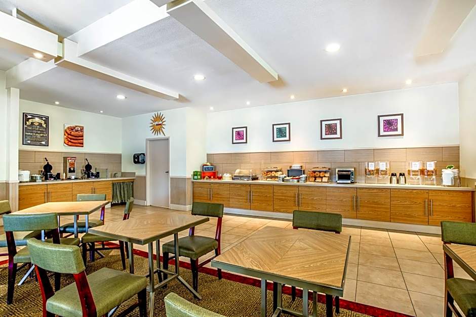 La Quinta Inn & Suites by Wyndham Danbury