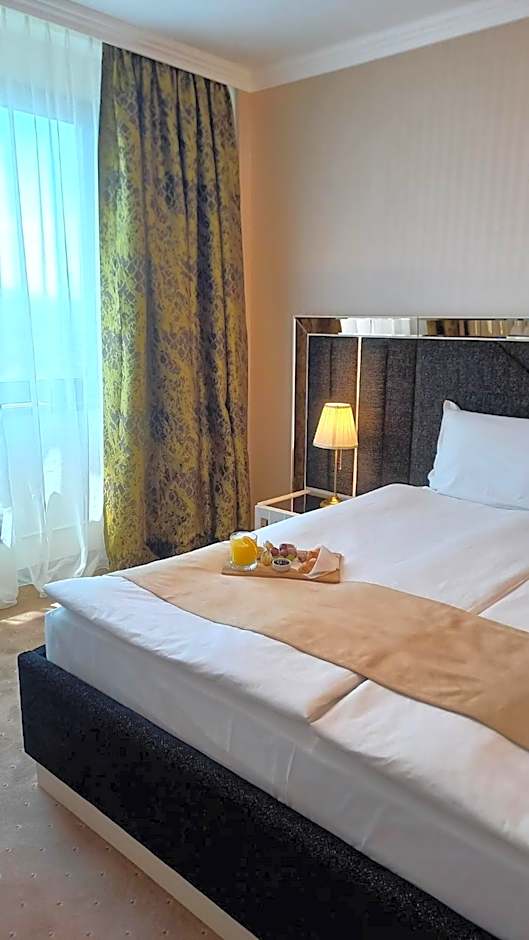 Astoria Grand Hotel