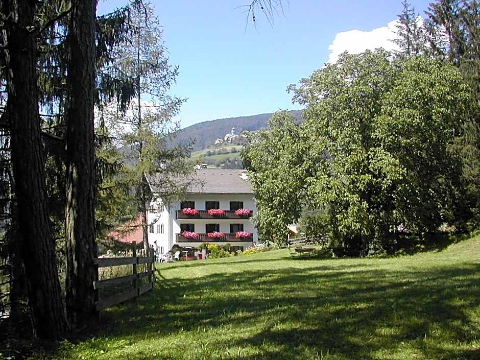 SAN PIETRO DOLOMITI Small Budget Hotel