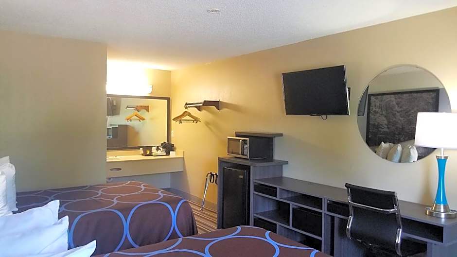 Super 8 by Wyndham Brownsburg