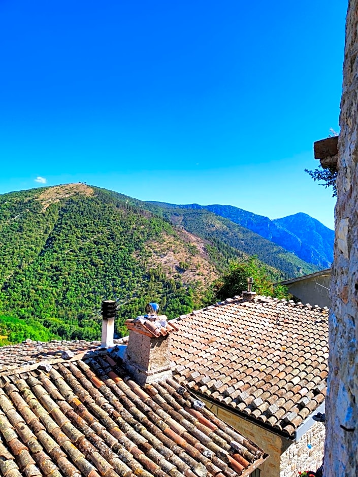 B&B Bivacco Frasassi climbing & trail running house