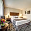 Monte Carlo Inns Oakville Suites