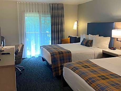 2 Queen Beds Non-Smoking Balcony Lake View Sitting Area Mini Fridge Wi-Fi Full Breakfast