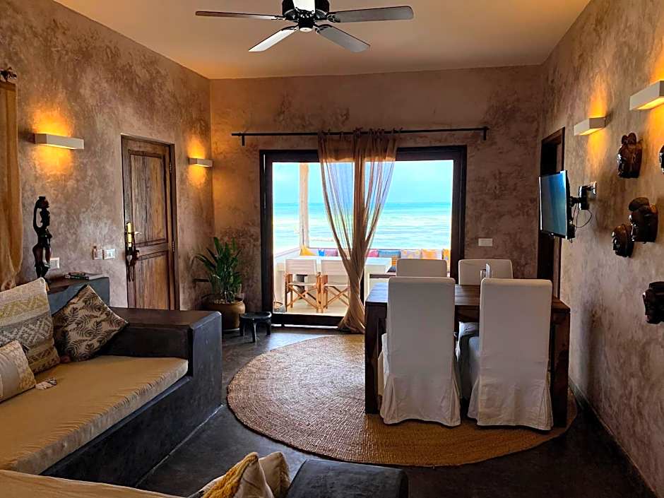 Joya' Beach Suites & Villa
