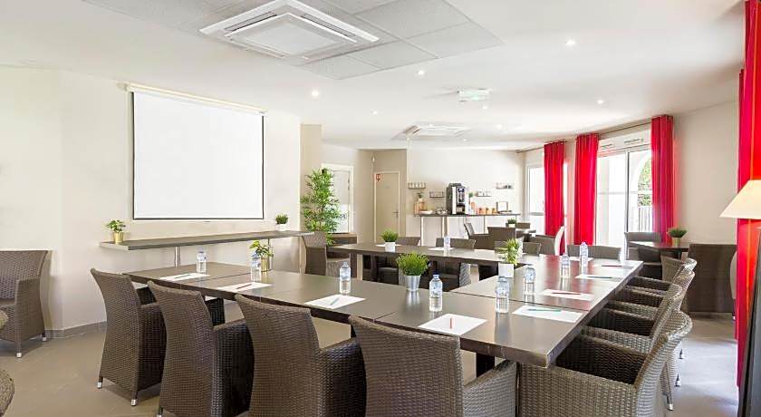 Park & Suites Village Aix-Le Rousset