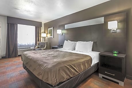 1 King Bed Nonsmoking Accessible