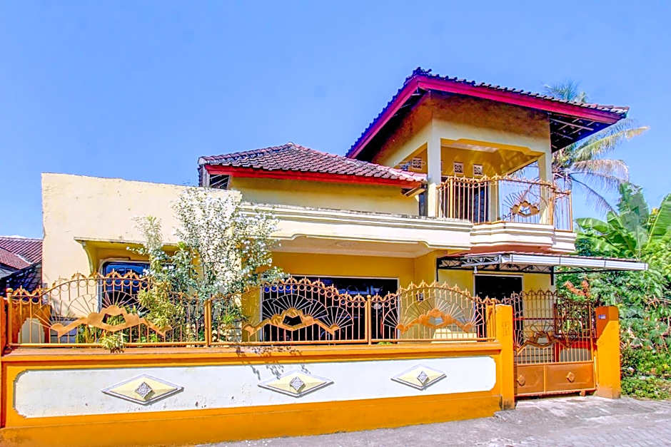 OYO Life 92846 Kost Putra Griya Eka