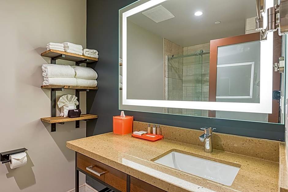 Hotel Lexen Newhall & Santa Clarita - Near Six Flags Magic Mountain