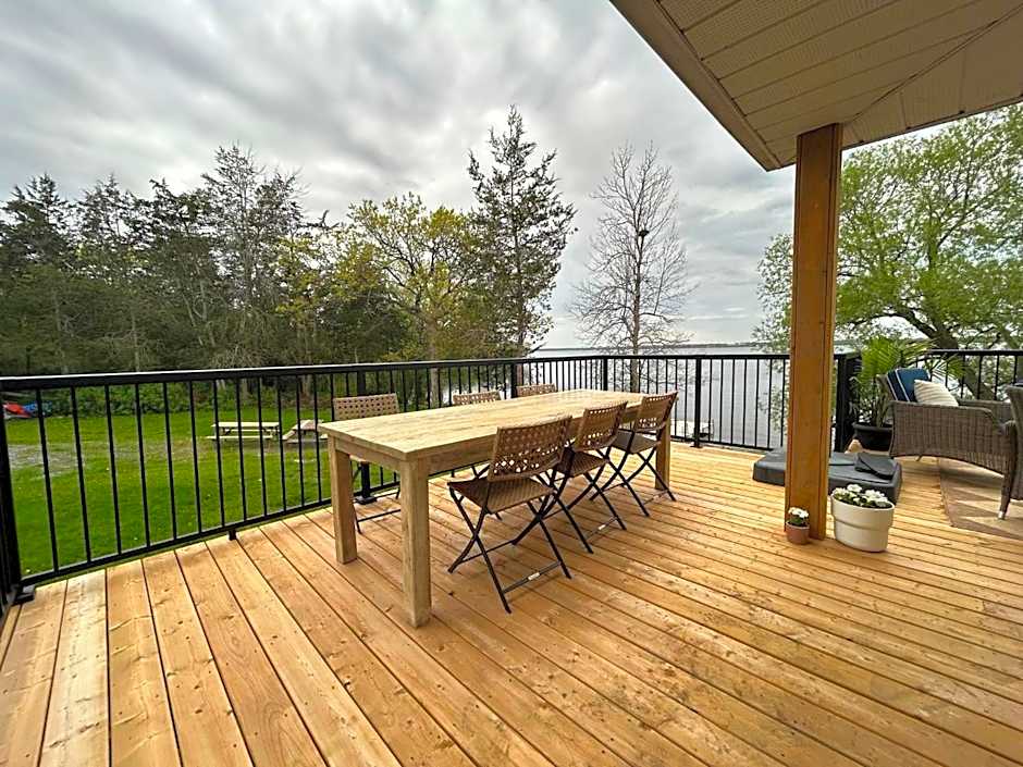 Queen Suite with Private Ensuite at Fancie's PEC - Suite 1