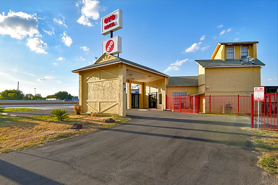 OYO Hotel San Antonio Lackland near Seaworld