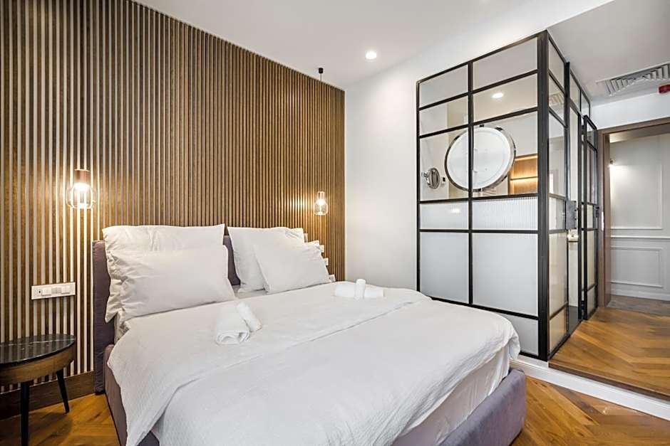 Budapest Eye- Boutique Suites, by BQA