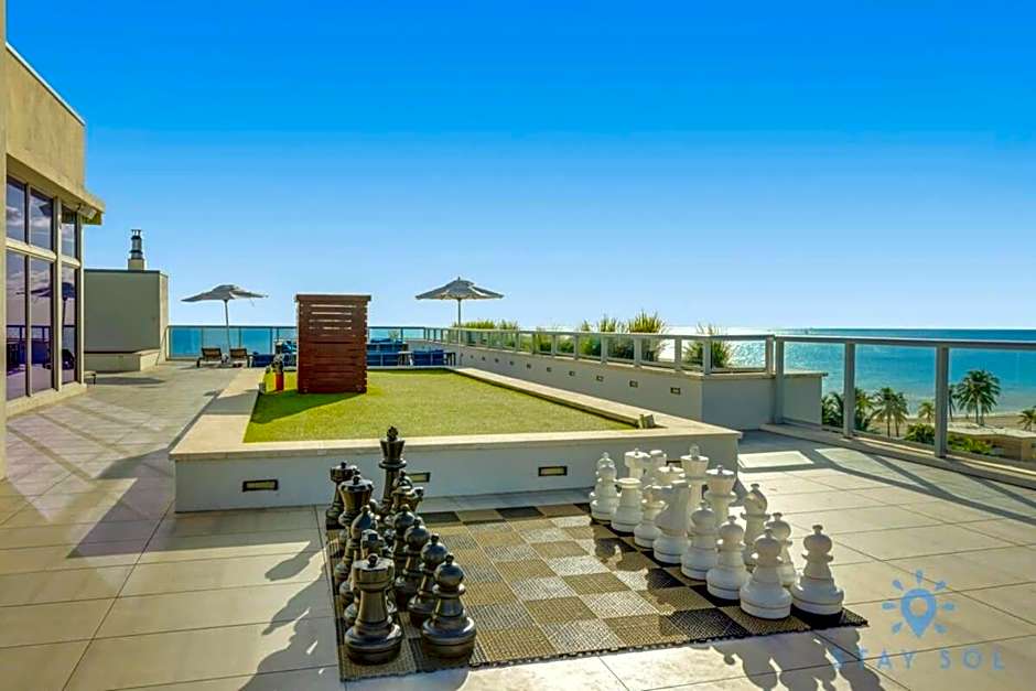 Hot tub & Rooftop pool- Near Beach