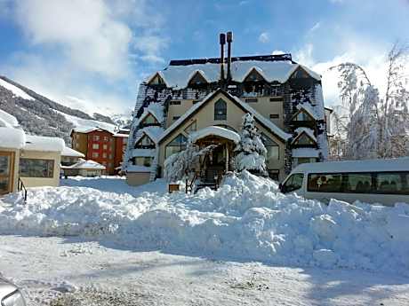 Village Catedral Hotel
