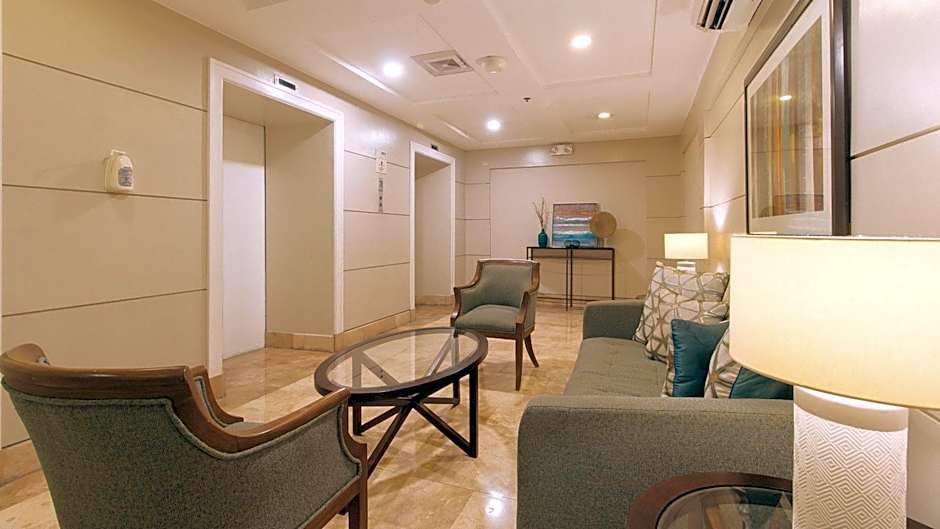 RedDoorz Premium @ The Residences Olympia Makati