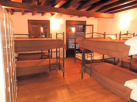 Bed in 10-Bed Mixed Dormitory Room