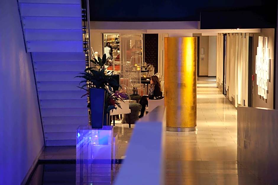 The Quadrant Hotel & Suites