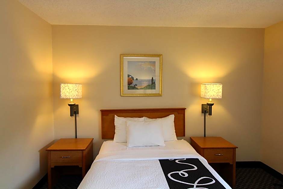 La Quinta Inn & Suites by Wyndham Tampa East Fairgrounds